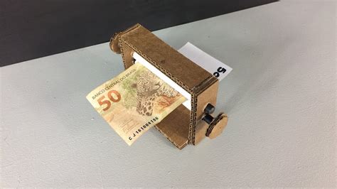 Maxim retro máquina de fenda de dinheiro para salvar a moeda de banco